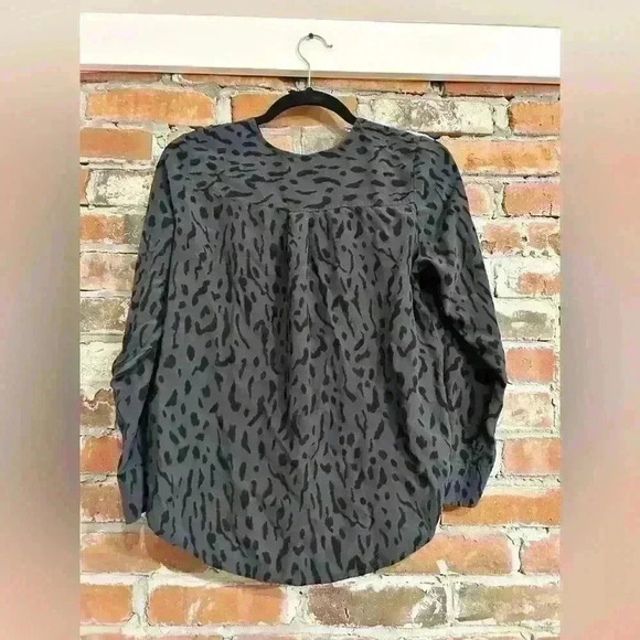 Rails Hillary Cheetah Top Size M - Picture 9 of 9